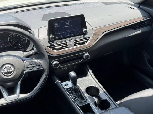 Used 2025 Nissan Altima 2.5 SV FWD image 20