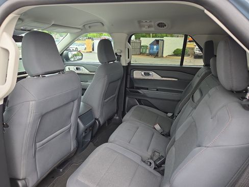 Used 2025 Ford Explorer Active AWD/4WD image 20