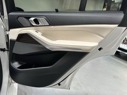 Used 2019 BMW X5 xDrive50i w/ M Sport Package AWD/4WD image 10