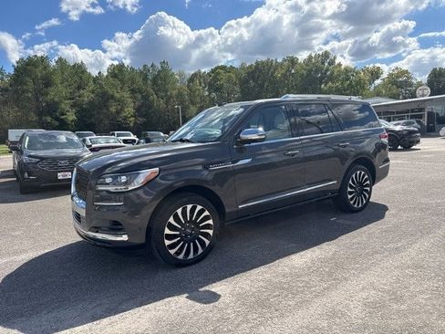 Used 2024 Lincoln Navigator Black Label image 4