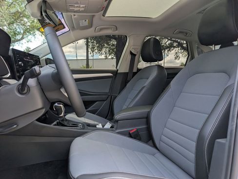 Used 2025 Volkswagen Jetta SE image 17