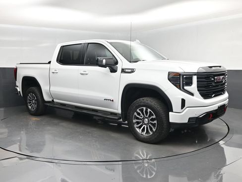 Used 2023 GMC Sierra 1500 AT4 w/ AT4 Preferred Package AWD/4WD image 1