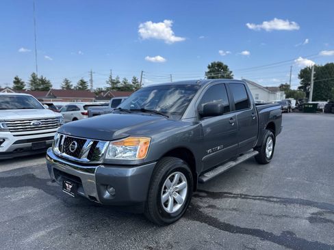 Used 2014 Nissan Titan SV w/ SV Value Truck Package AWD/4WD image 3