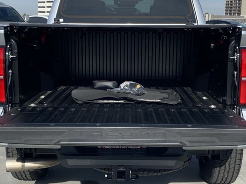 Certified 2025 Toyota Tacoma TRD Off-Road image 21