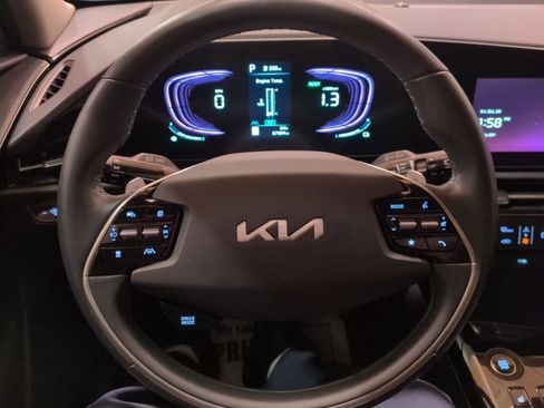 Certified 2023 Kia Niro EX image 18