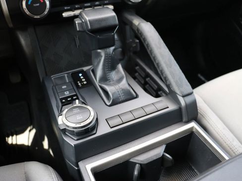 Used 2024 Toyota Tacoma SR5 AWD/4WD image 15