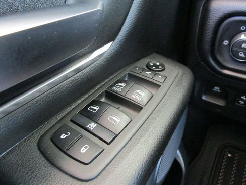 Used 2021 RAM 1500 Big Horn image 32