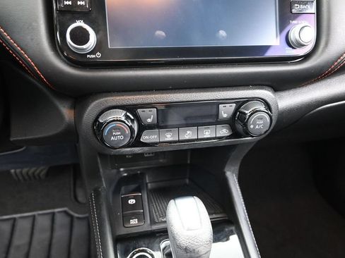 Used 2022 Nissan Kicks SR w/ Premium Package FWD image 13