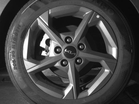 Used 2025 Kia K4 LXS image 15