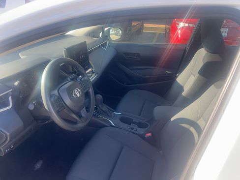 Used 2025 Toyota Corolla LE image 2