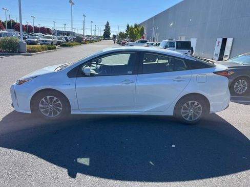 Used 2022 Toyota Prius Limited w/ Premium Convenience Package FWD image 8