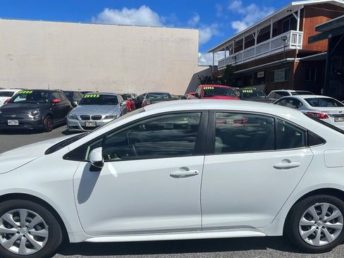 Used 2021 Toyota Corolla LE FWD image 2