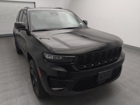 Used 2023 Jeep Grand Cherokee Altitude AWD/4WD image 14