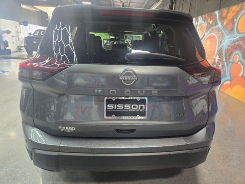 Used 2024 Nissan Rogue S AWD/4WD image 3