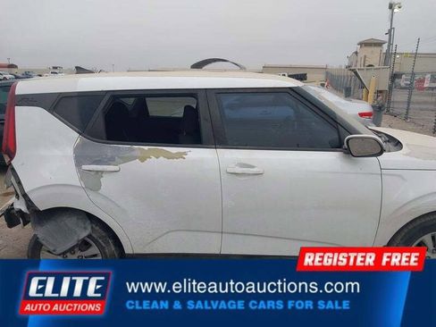 Used 2020 Kia Soul LX image 27