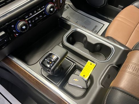 Used 2023 Chevrolet Silverado 1500 High Country w/ High Country Premium Package AWD/4WD image 33