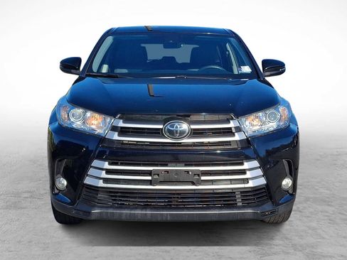 Used 2019 Toyota Highlander LE FWD image 2