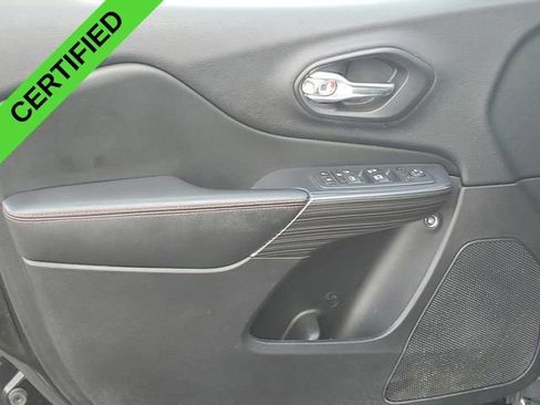 Used 2017 Jeep Cherokee Trailhawk w/ Comfort & Convenience Group AWD/4WD image 21