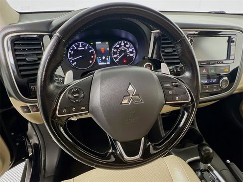 Used 2016 Mitsubishi Outlander GT image 11
