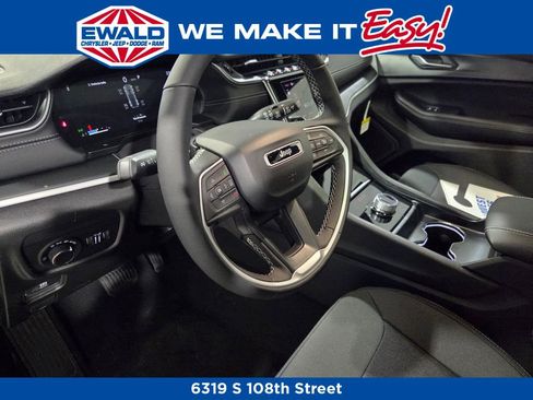 New 2025 Jeep Grand Cherokee Laredo X image 5