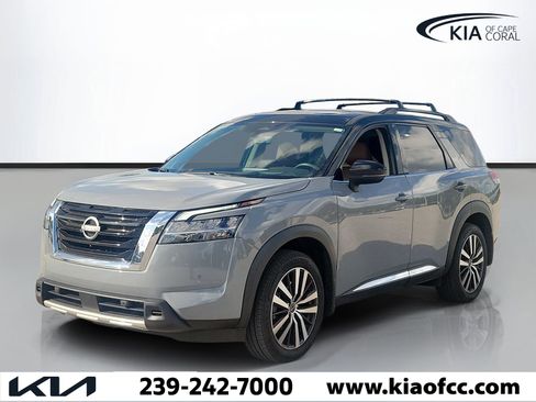 Used 2024 Nissan Pathfinder Platinum FWD image 3