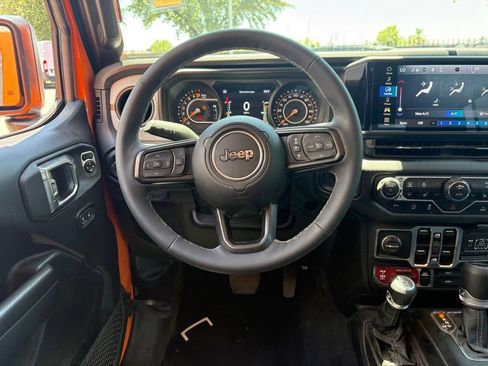 Certified 2025 Jeep Gladiator Sport AWD/4WD image 6