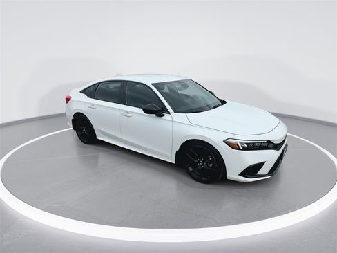 Used 2023 Honda Civic Sport image 2