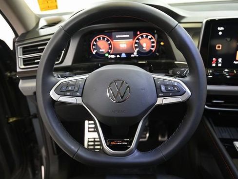 New 2026 Volkswagen Atlas Peak Edition image 4