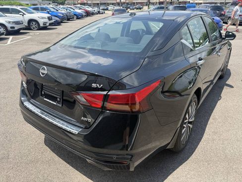 Used 2023 Nissan Altima 2.5 SV w/ SV Premium Package AWD/4WD image 7