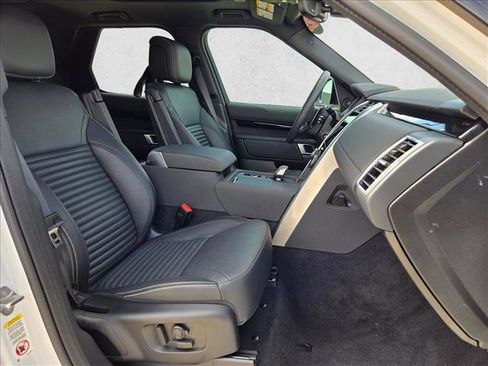 Certified 2025 Land Rover Discovery S image 22
