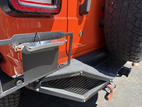 Certified 2018 Jeep Wrangler Sport AWD/4WD image 9