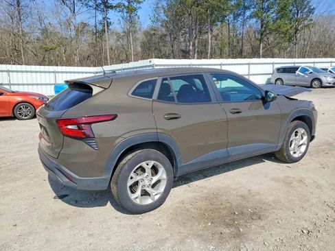 Used 2024 Chevrolet Trax LS w/ LS Convenience Package image 3