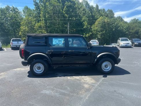 New 2025 Ford Bronco 4-Door image 4