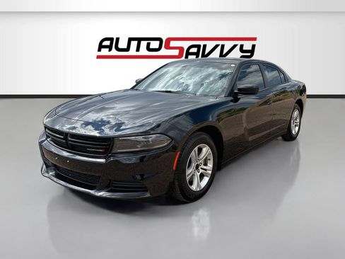 Used 2023 Dodge Charger SXT RWD image 3