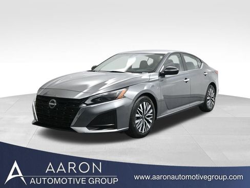 Used 2024 Nissan Altima 2.5 SV FWD image 1