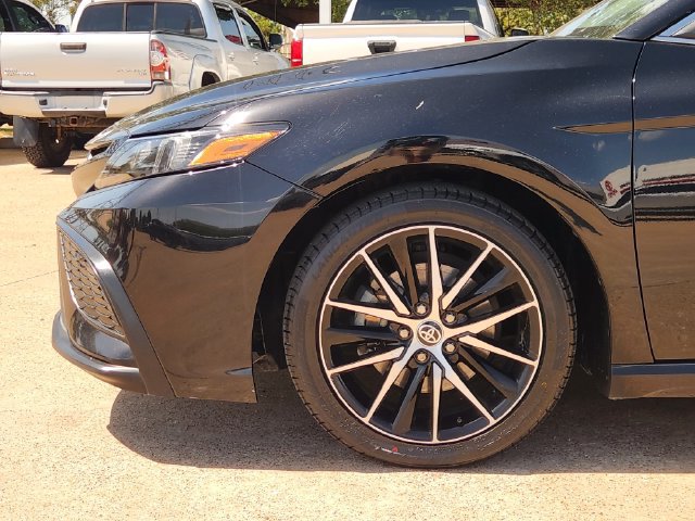 Used 2023 Toyota Camry SE FWD image 5