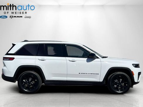 New 2026 Jeep Grand Cherokee Altitude AWD/4WD image 4