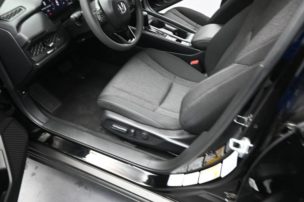 Used 2025 Honda Accord SE image 13
