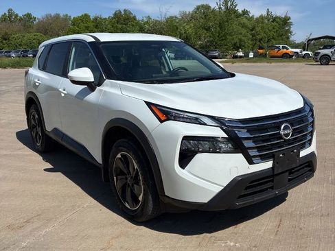 Used 2025 Nissan Rogue SV AWD/4WD image 3