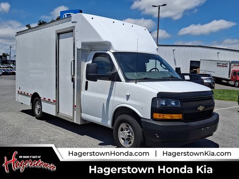 Used 2022 Chevrolet Express 3500 w/ Power Convenience Package RWD image 1