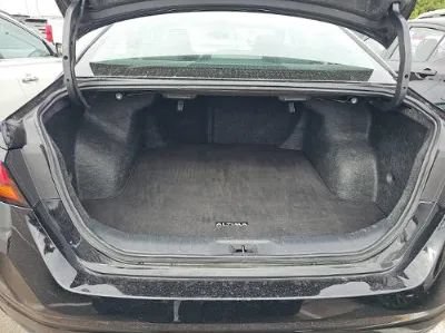 Used 2025 Nissan Altima 2.5 SR FWD image 13