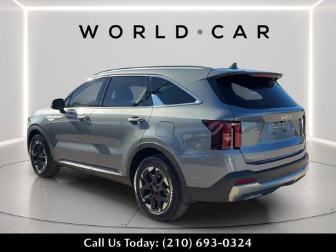 Certified 2025 Kia Sorento S w/ Panoramic Sunroof Package FWD image 5