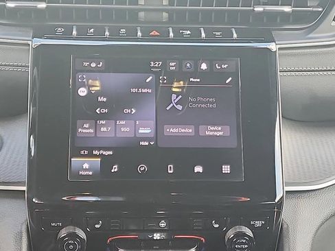 Used 2025 Jeep Grand Cherokee Altitude image 13