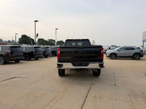 Used 2022 Chevrolet Silverado 2500 LT w/ Convenience Package AWD/4WD image 6