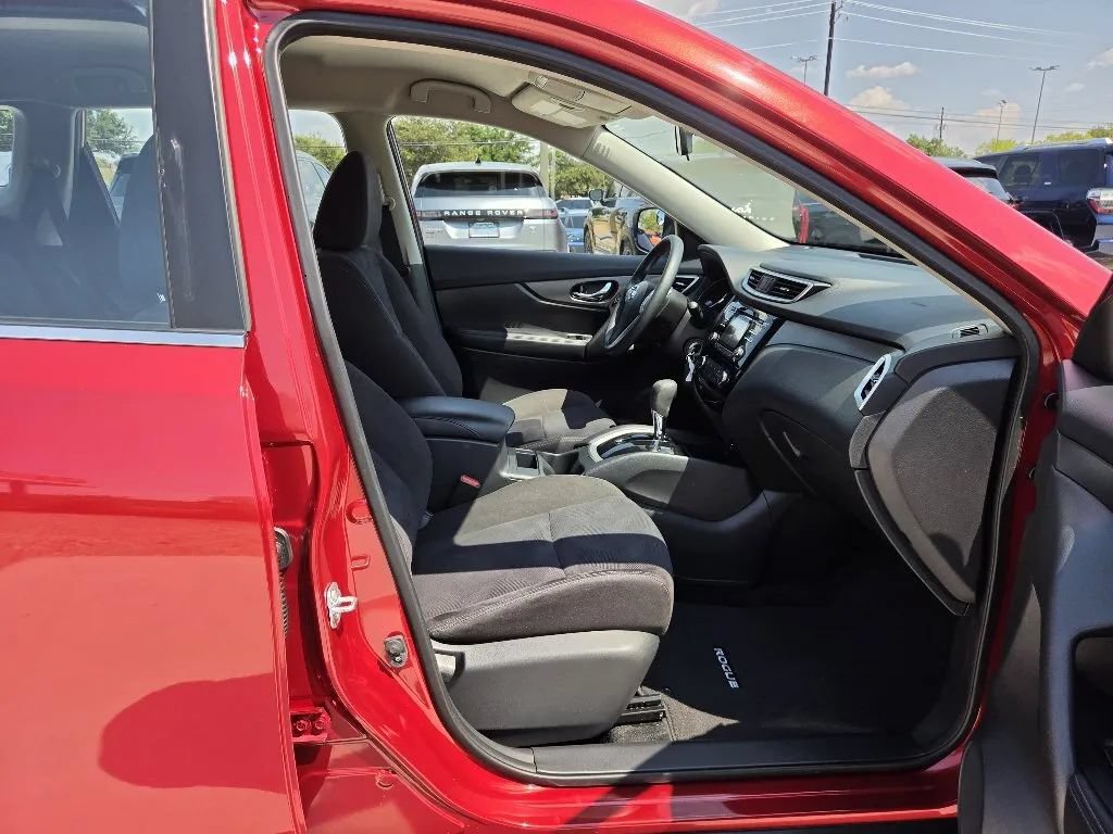 Used 2015 Nissan Rogue S FWD image 23