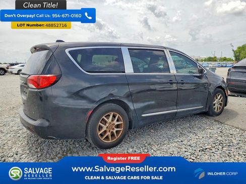 Used 2017 Chrysler Pacifica LX FWD image 4