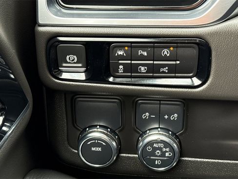 Used 2025 GMC Yukon XL Denali image 39