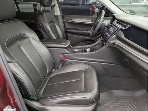 Used 2024 Jeep Grand Cherokee Limited w/ Black Appearance Package image 26