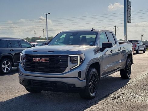 Used 2023 GMC Sierra 1500 Elevation AWD/4WD image 2