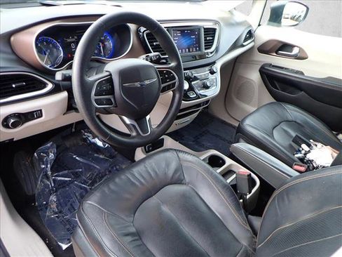 Used 2019 Chrysler Pacifica L image 10